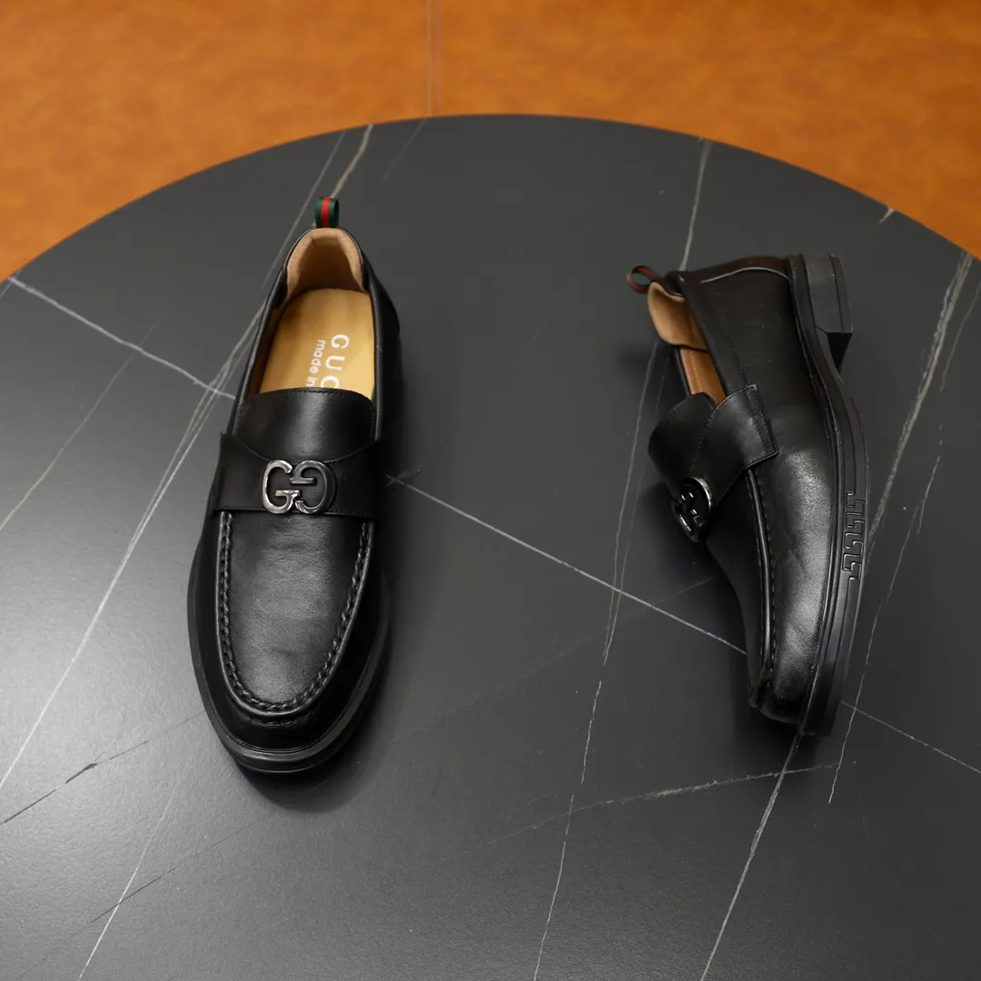 Men's shoes: 250🙅‍♂️🙅‍♂️🙅‍♂️Niuli Brand: GUCCI Size: 38-44 (45 can be customized) Level: Counter classic Material: Original soft cowhide upper Comfortable cowhide lining Original lightweight outsole Style category: Business casual footwear Driving leather shoes Color: Actual picture color
